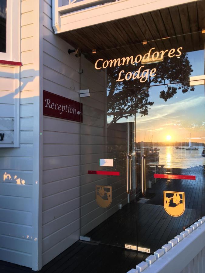 Commodores Lodge Russell Kültér fotó